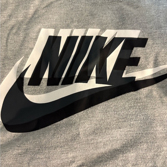 Nike Set - Picture 2 of 6